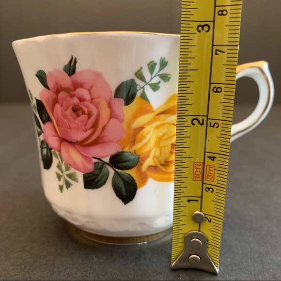 Royal Windsor Fine Bone China cup and saucer - Picture 12 of 16